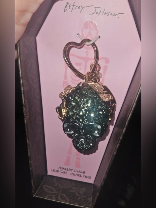 Betsey Johnson Accessories - BETSEY JOHNSON Halloween Butterfly-Covered Skull Bag Charm Keychain
TikTok NWT